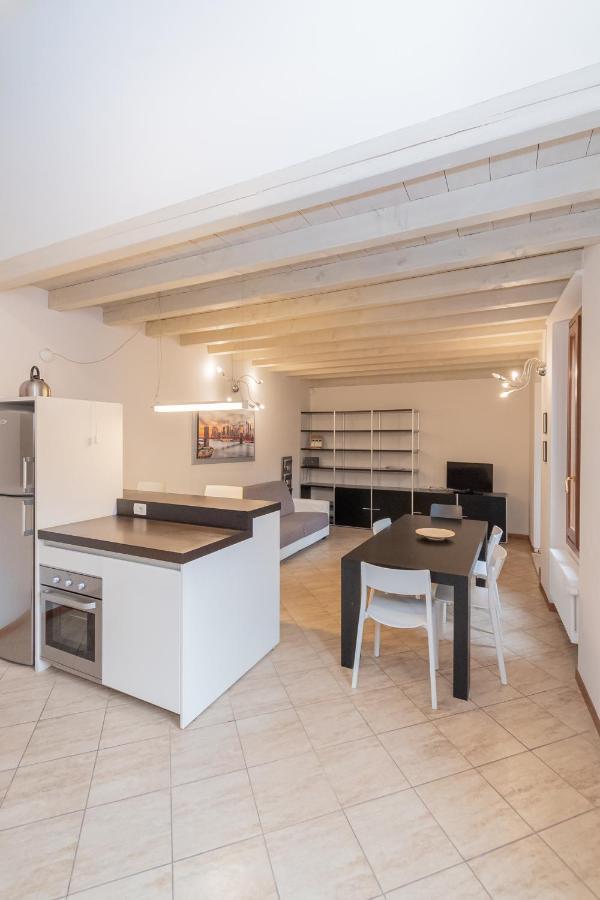 Trilocale Rua Sovera 85 - F&L Aparment Brescia Eksteriør bilde